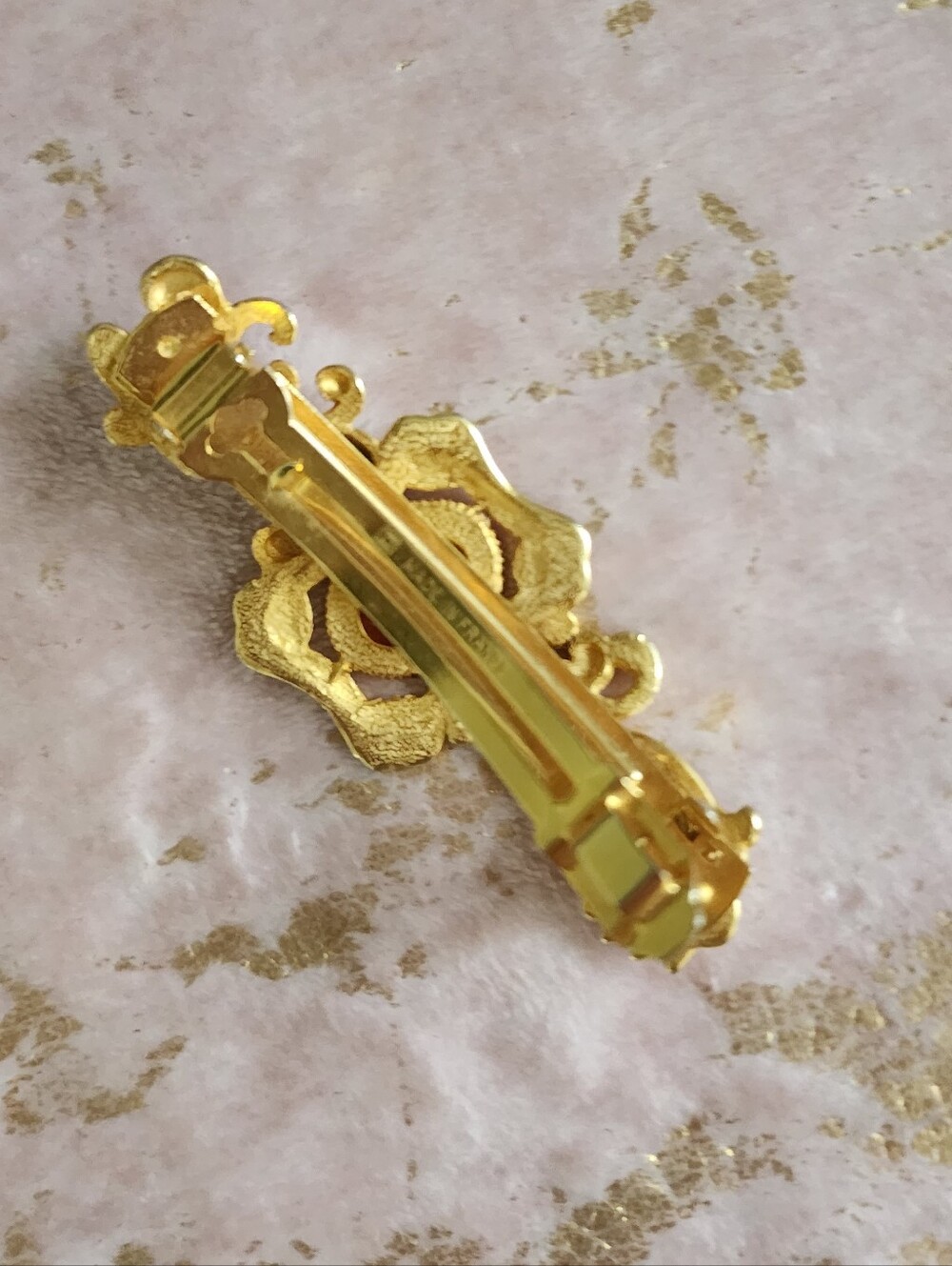 HAIR CLIP | Cameo Goldtone Hair Clip - Picture 15 of 17